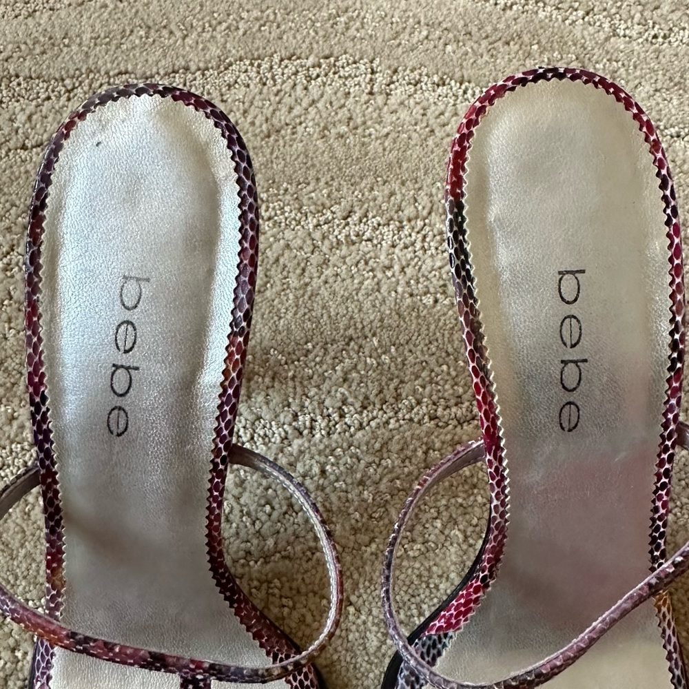 Bebe Leather Snake Print T Strap Slip On High Heel Sandal Y2K Purple Pink Sz 8.5 - Picture 8 of 16